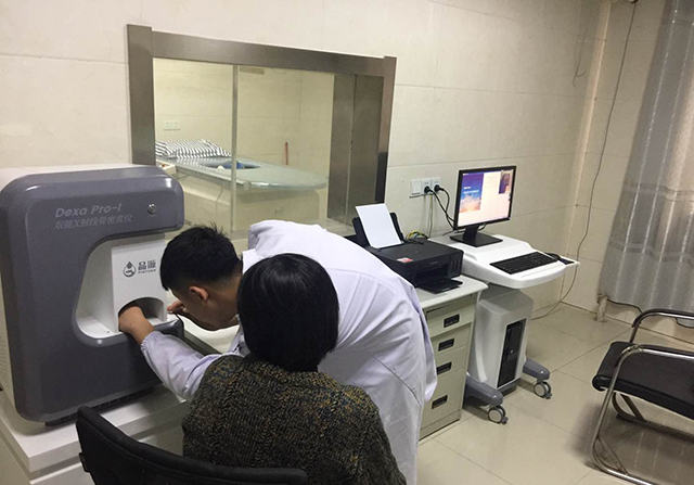 年輕人檢測骨密度選擇超聲骨密度檢測儀的還是X射線骨密度檢測儀的？