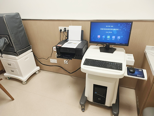 雙能X射線(xiàn)骨密度儀DXA-800E，創(chuàng)新設(shè)計(jì)賦能臨床診療